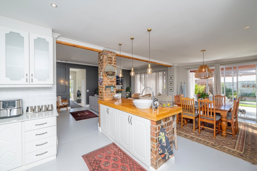 4 Bedroom Property for Sale in Gordons Bay Village Western Cape